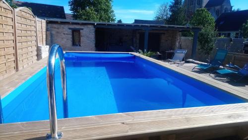 Baron House | Gîtelabaronnaise avec piscine chauffée prés parc Asterix