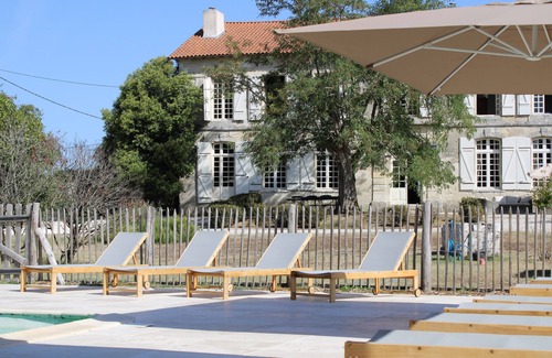 Servanches House | Gîtes au Château de Servanches, Dordogne, 20 Personnes, Piscine & Nature
