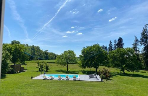 Villers-les-Ormes House | G2 Chambre familiale domaine Treuillaud piscine