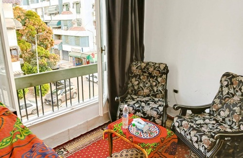 Az-Zohur House | Gadou King Room - Shared Port Said Apartment
