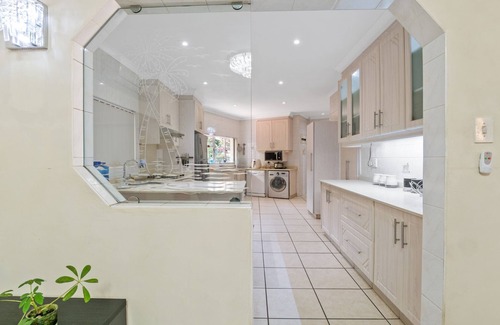 La Lucia House | Gainsford Place 26 - Five Bedroom House, Sleeps 10