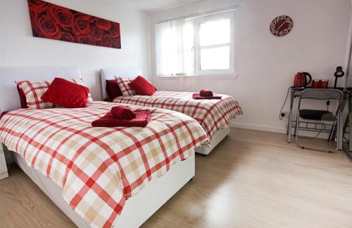 Gilmerton House | Gala Rooms Homestay - Free Parking