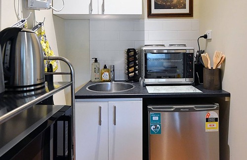 Limonite Bed & Breakfast | Galahad's Animal Sanctuary & B&B/Tour/Farmstay