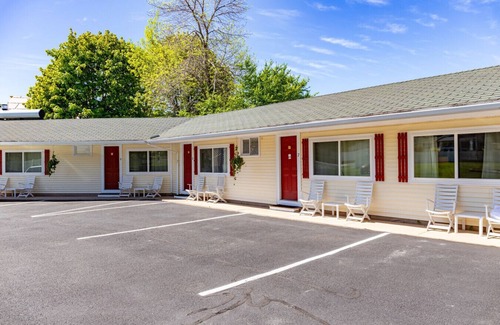 Hulls Cove House | Gallagher's Travels Room Four (King and Twin)