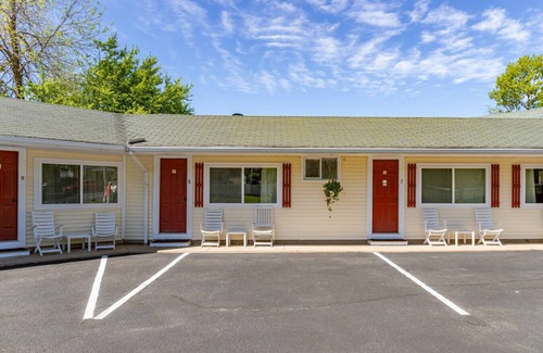 Hulls Cove House | Gallagher's Travels Room Four (King and Twin)