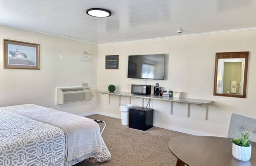 Hulls Cove Hotel | Gallagher's Travels Room Eleven (King)