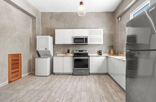 Miramar Apartment | Gallery View | Modern and Urban Unit