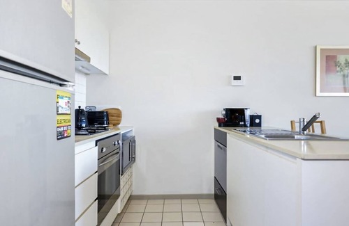 Kensington Apartment | Gallop to Your Getaway