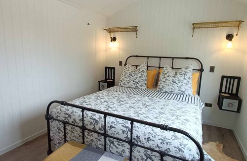 Alexandra Bed & Breakfast | Galloway Getaway: Rural serenity, adventure & local charm await. Pet Friendly!