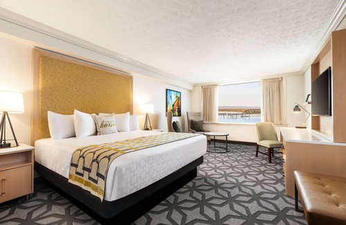 Downtown Louisville Hotel | Galt House Hotel Trademark Collection by Wyndham