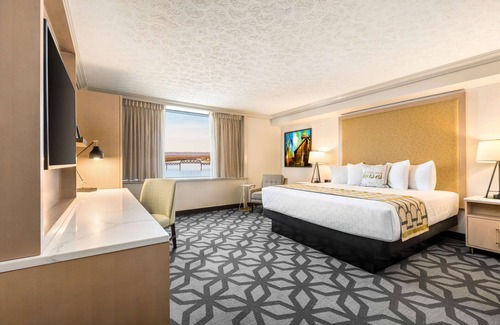 Downtown Louisville Hotel | Galt House Hotel Trademark Collection by Wyndham