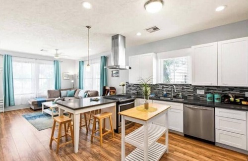 Galveston House | Galveston Getaway: 3BR w/Games & Near Beach