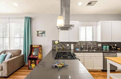 Galveston House | Galveston Getaway: 3BR w/Games & Near Beach