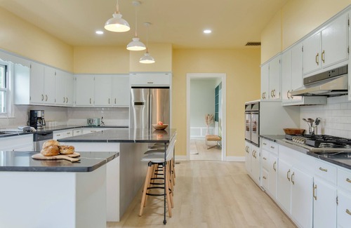 Palenville House | Game Farm Villa by AvantStay | 10BDR, Private Pond, Spa, Pool | Family-Friendly