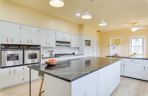 Palenville House | Game Farm Villa by AvantStay | 10BDR, Private Pond, Spa, Pool | Family-Friendly
