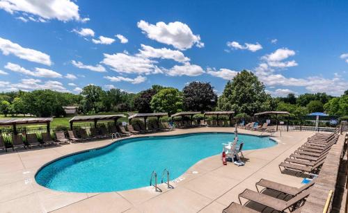 Fontana House | Game Lovers Getaway In Abbey Springs with Golf Cart