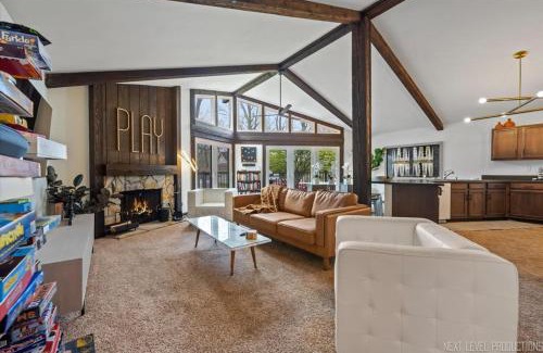 Fontana House | Game Lovers Getaway In Abbey Springs with Golf Cart