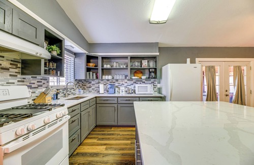 South Side House | Game Room & Grill: Family Home in Corpus Christi!