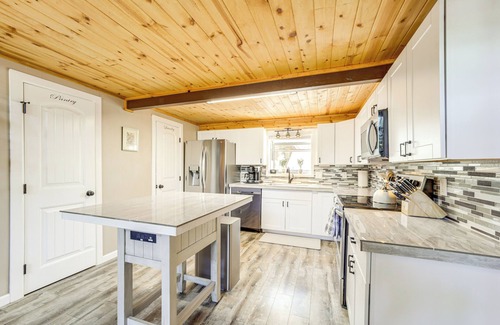 Munds Park Cabin | Game Room, Hot Tub: Family Cabin in Munds Park!