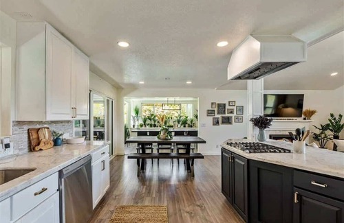 Bountiful House | Game Room, Pickleball Courts & Golf Course Close
