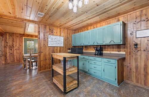 Ringold Cabin | Game Room with pool table and ping pong, hot tub, less than a mile from lake