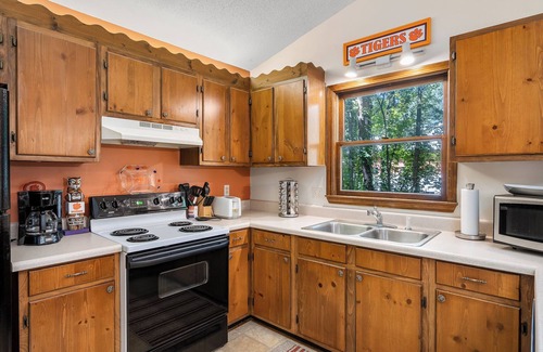 Clemson House | Gameday Getaway! - Less than 2 miles from Death Valley!