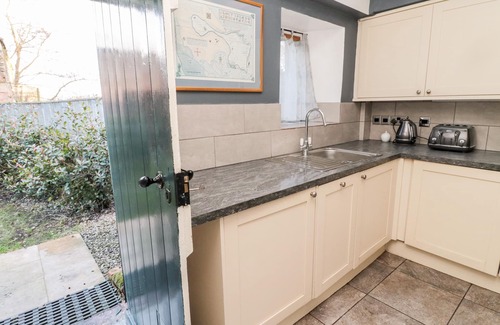 Chillingham Cottage | GAMEKEEPERS COTTAGE, pet friendly, with open fire in Chatton
