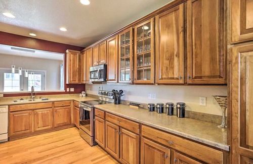 Commerce City House | Gamers Oasis! Gaming Wall-4 70” Samsungs! Board Games! Family Home Near Gaylord