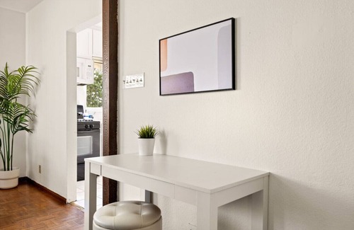 Glendale Apartment | Games & Yard | 10 Min to Universal Studios