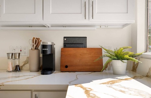 Glendale Apartment | Games & Yard | 10 Min to Universal Studios