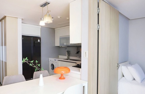 Yeoksam Apartment | Gangnam apartment 82m2 2 bedrooms 2private bathrooms gangnam style 2bdr
