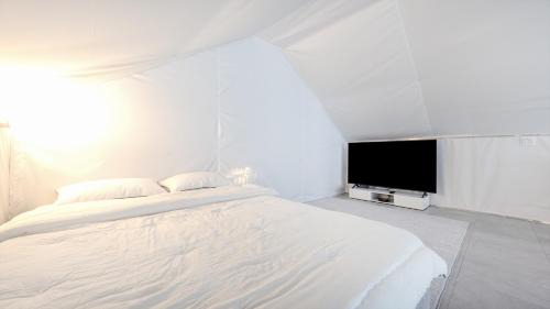 Deokhyeon House | Gapyeong Manwol Aegyeon Pool Glamping