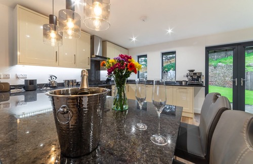 Rhos on Sea House | Gardd Y Llys Luxurious Retreat with amazing views