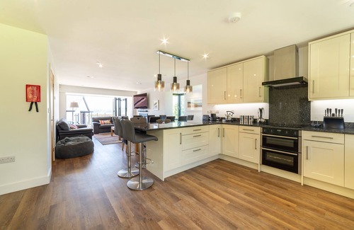 Rhos on Sea House | Gardd Y Llys Luxurious Retreat with amazing views