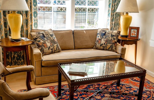 Gold Coast Apartment | Garden Apartment Located in a Wonderful Old Victorian Home