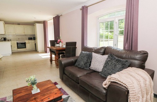 Llandysul Cottage | GARDEN APARTMENT, pet friendly, country holiday cottage in Llandysul
