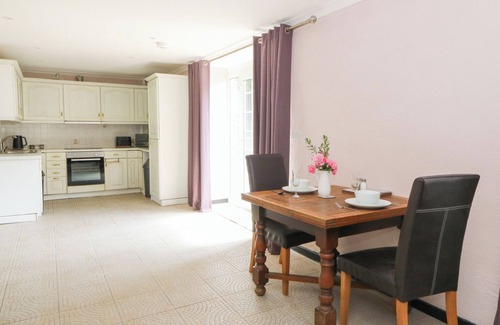 Llandysul Cottage | GARDEN APARTMENT, pet friendly, country holiday cottage in Llandysul