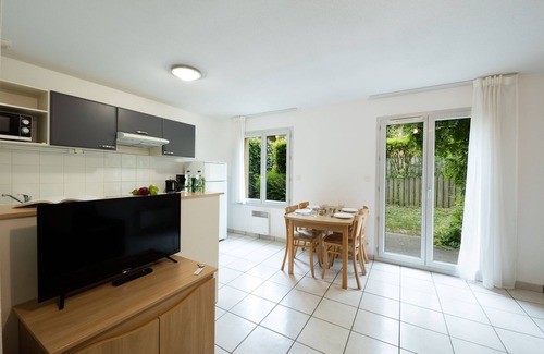 Lissieu House | Garden & City Lyon Lissieu