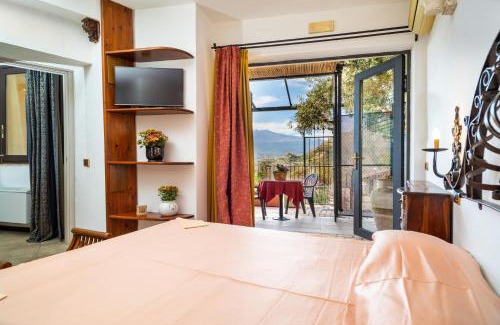 Castelmola Apartment | Garden Cottage I Dammusi - Ulivo
