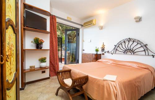 Castelmola Apartment | Garden Cottage I Dammusi - Ulivo