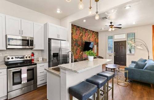 Saint Thomas Development House | Garden District | Patio | Garage Parking | 3 Beds