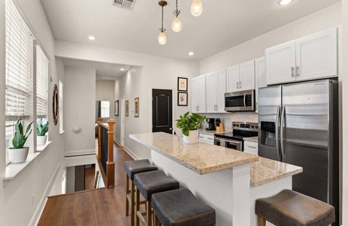Saint Thomas Development House | Garden District | Patio | Garage Parking | 3 Beds