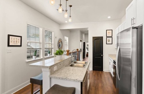 Saint Thomas Development House | Garden District | Patio | Garage Parking | 3 Beds