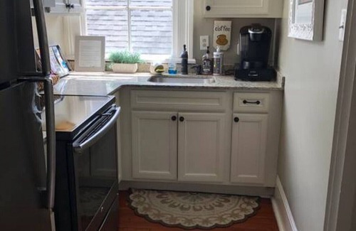 Faubourg Lafayette Apartment | Garden District | Steps to St. Charles Streetcar