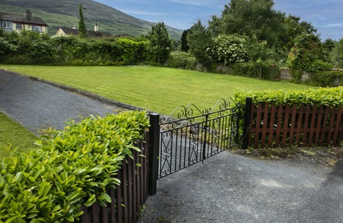 Clogheen Ski Chalet | Garden Holiday Cottage