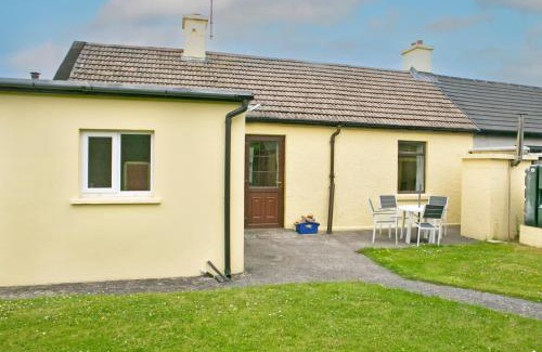 Clogheen House | Garden Holiday Cottage by Trident Holiday Homes