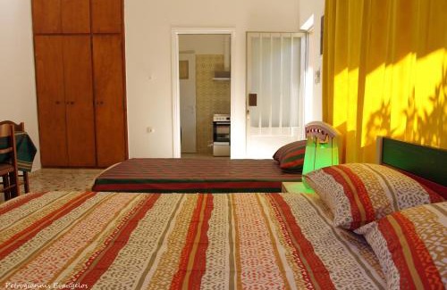 Amarinthos Apartment | Garden house escape