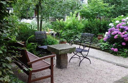 Laubegast House | Garden house in the village of Laubegast with guest garden