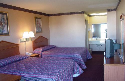 Rockmart Hotel | Garden Inn & Suites