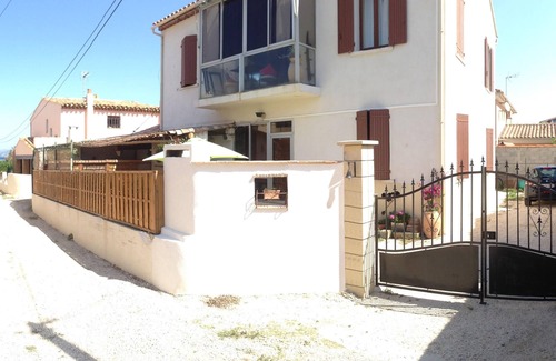 Le Brusc House | Garden level house 50 m from the beach.